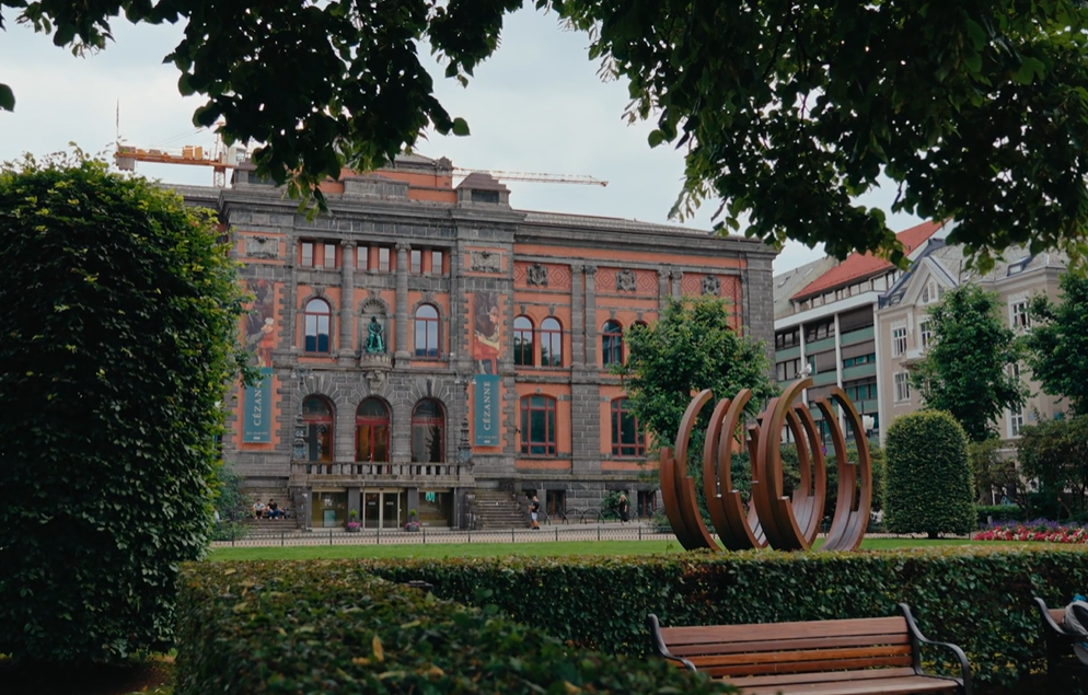 Featured Image Narrow Content